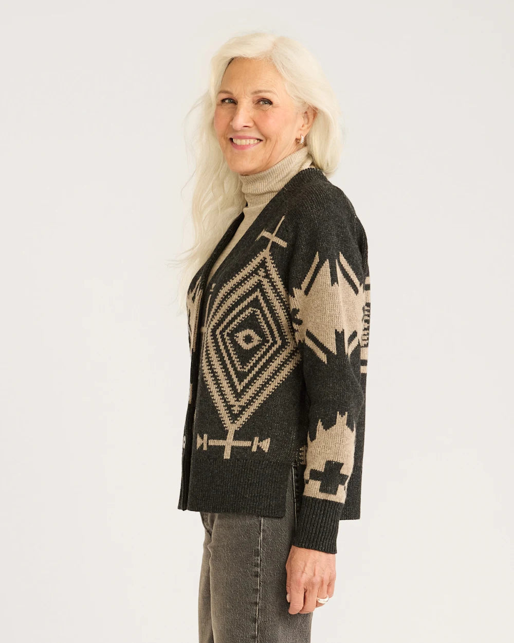 WOMEN'S LAMBSWOOL MIXED GRAPHIC CARDIGAN<br>BLACK/TAUPE