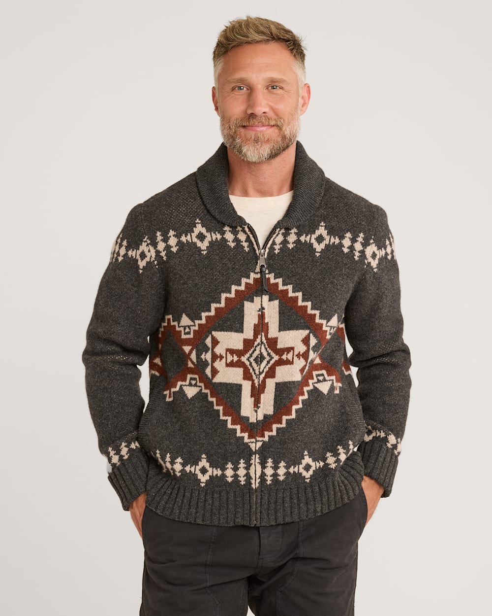 MEN'S FOUR CORNERS LAMBSWOOL CARDIGAN<br>CHARCOAL