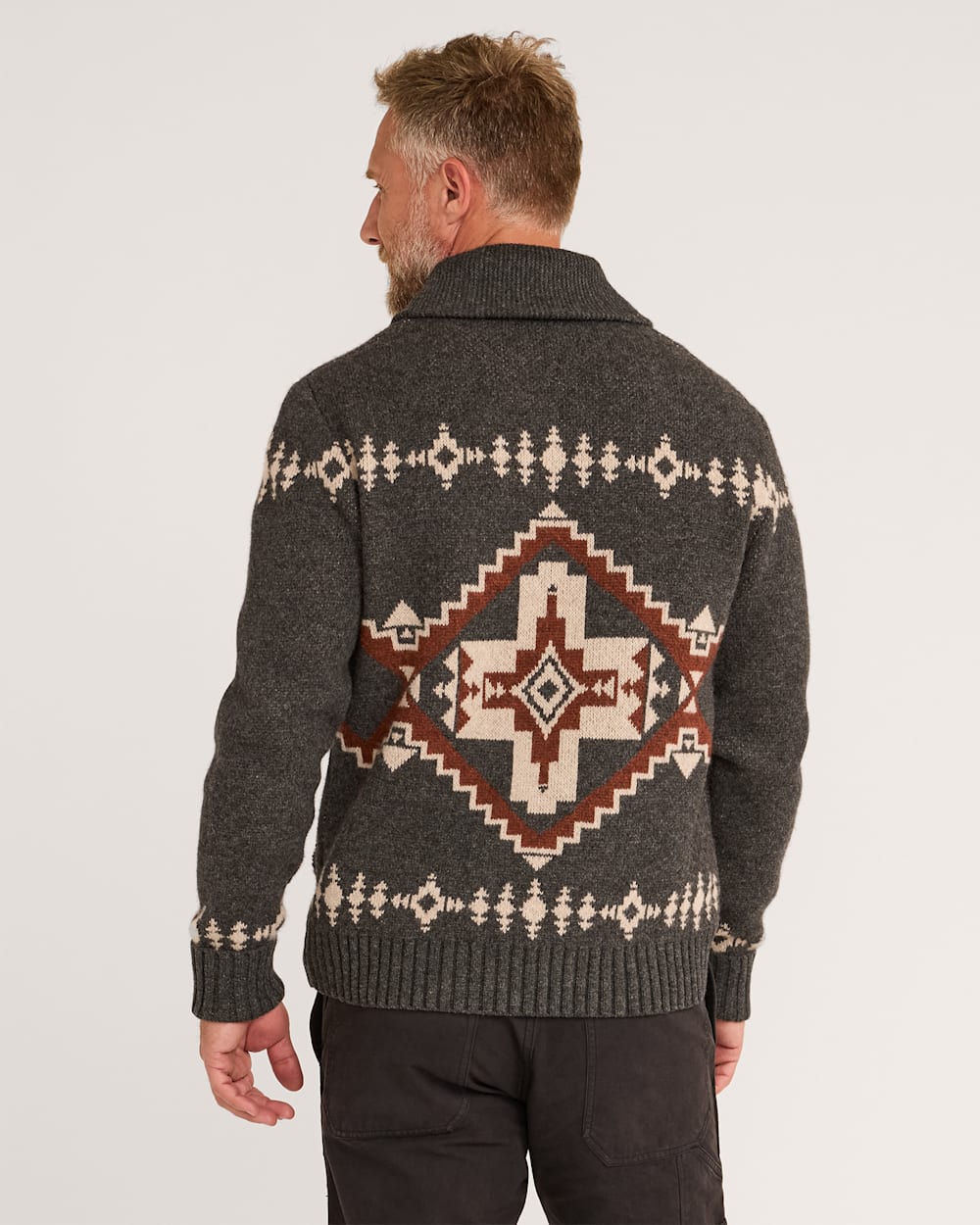 MEN'S FOUR CORNERS LAMBSWOOL CARDIGAN<br>CHARCOAL
