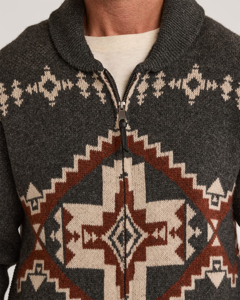 MEN'S FOUR CORNERS LAMBSWOOL CARDIGAN<br>CHARCOAL