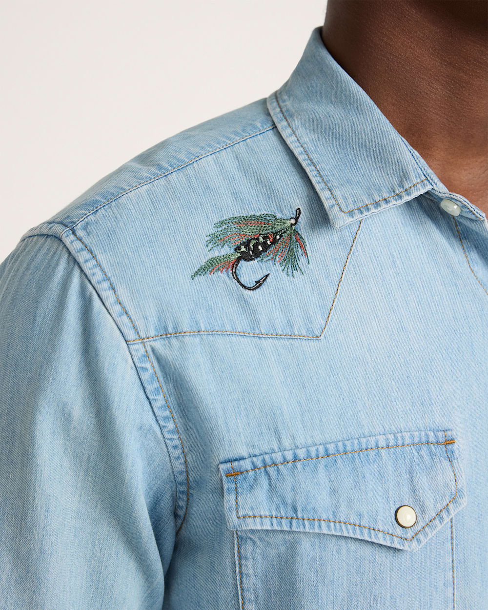 MEN'S SALMON EMBROIDERED DENIM GAMBLER SHIRT<br>LIGHT BLUE/SALMON