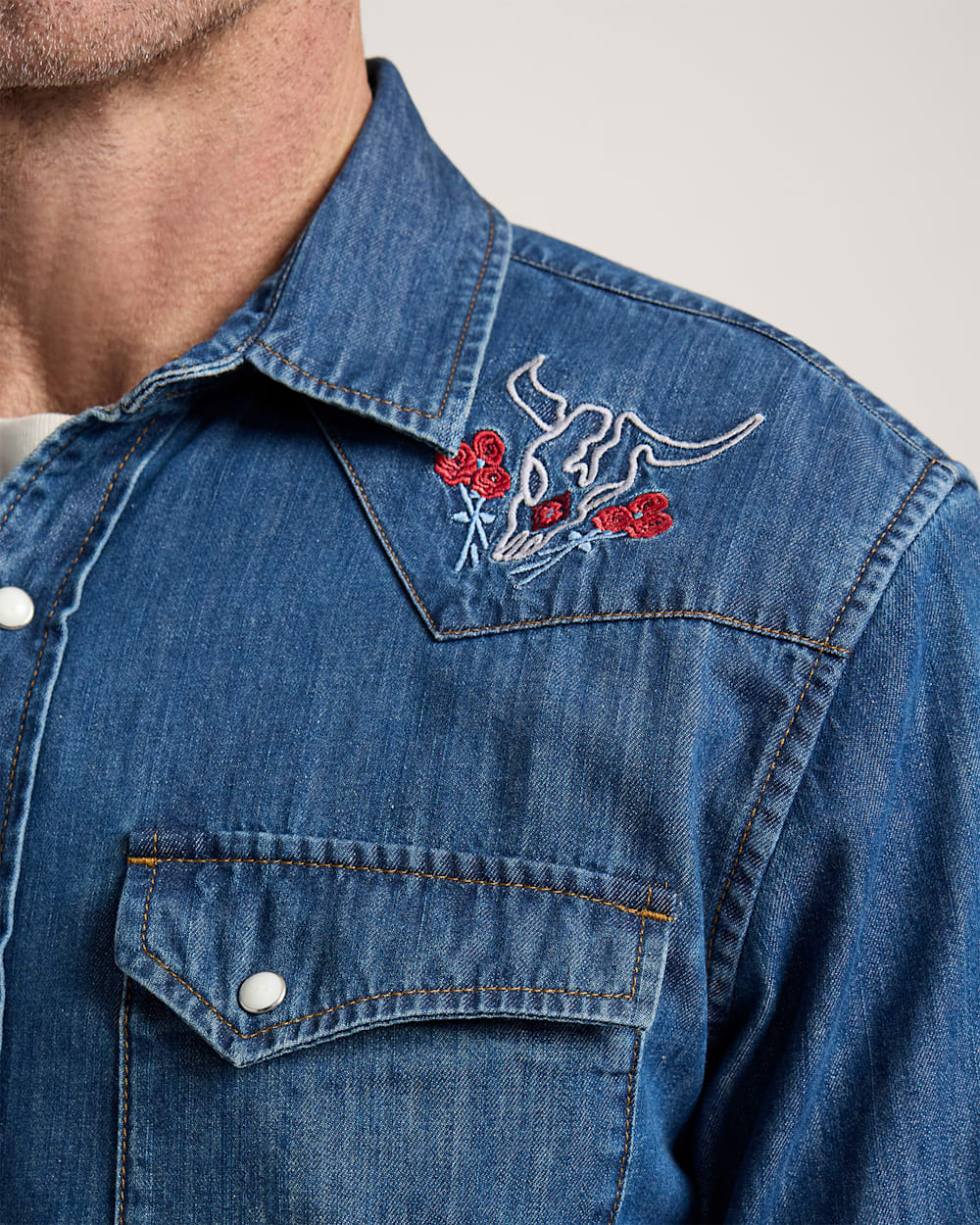 MEN'S BISON EMBROIDERED DENIM GAMBLER SHIRT<br>BLUE/BISON