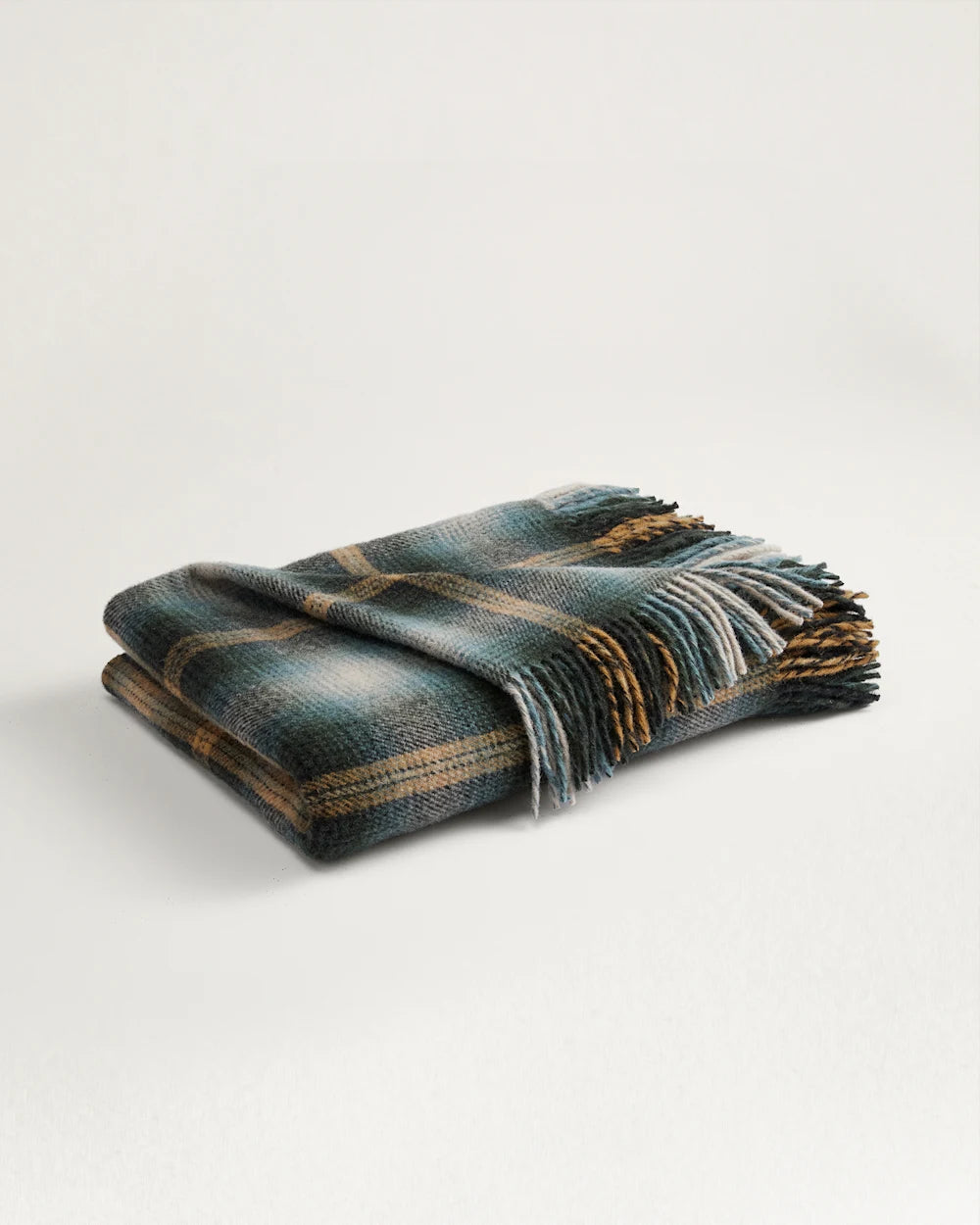 MOTOR ROBE THROW WITH LEATHER CARRIER<br>TOWNSEND PLAID