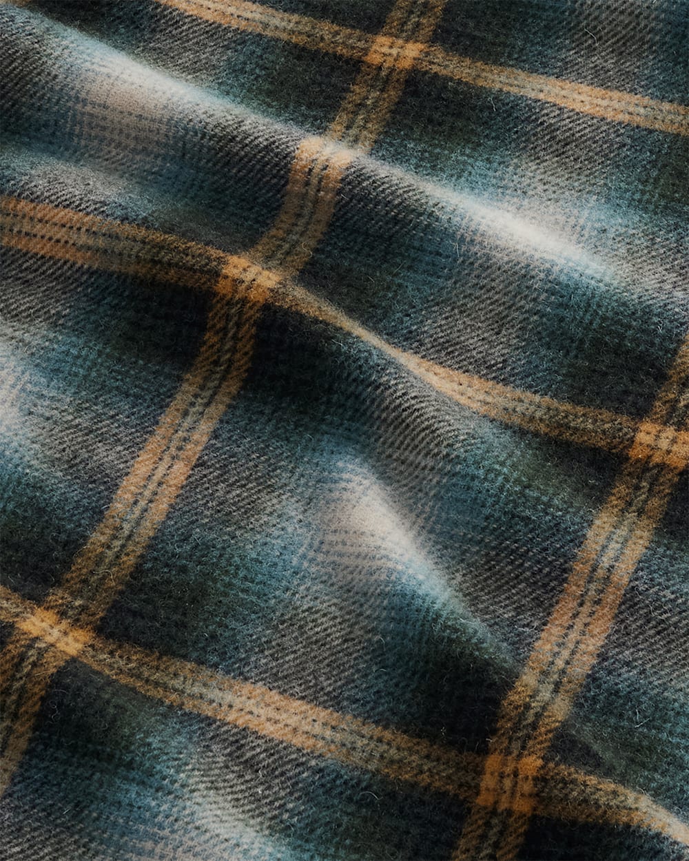 MOTOR ROBE THROW WITH LEATHER CARRIER<br>TOWNSEND PLAID