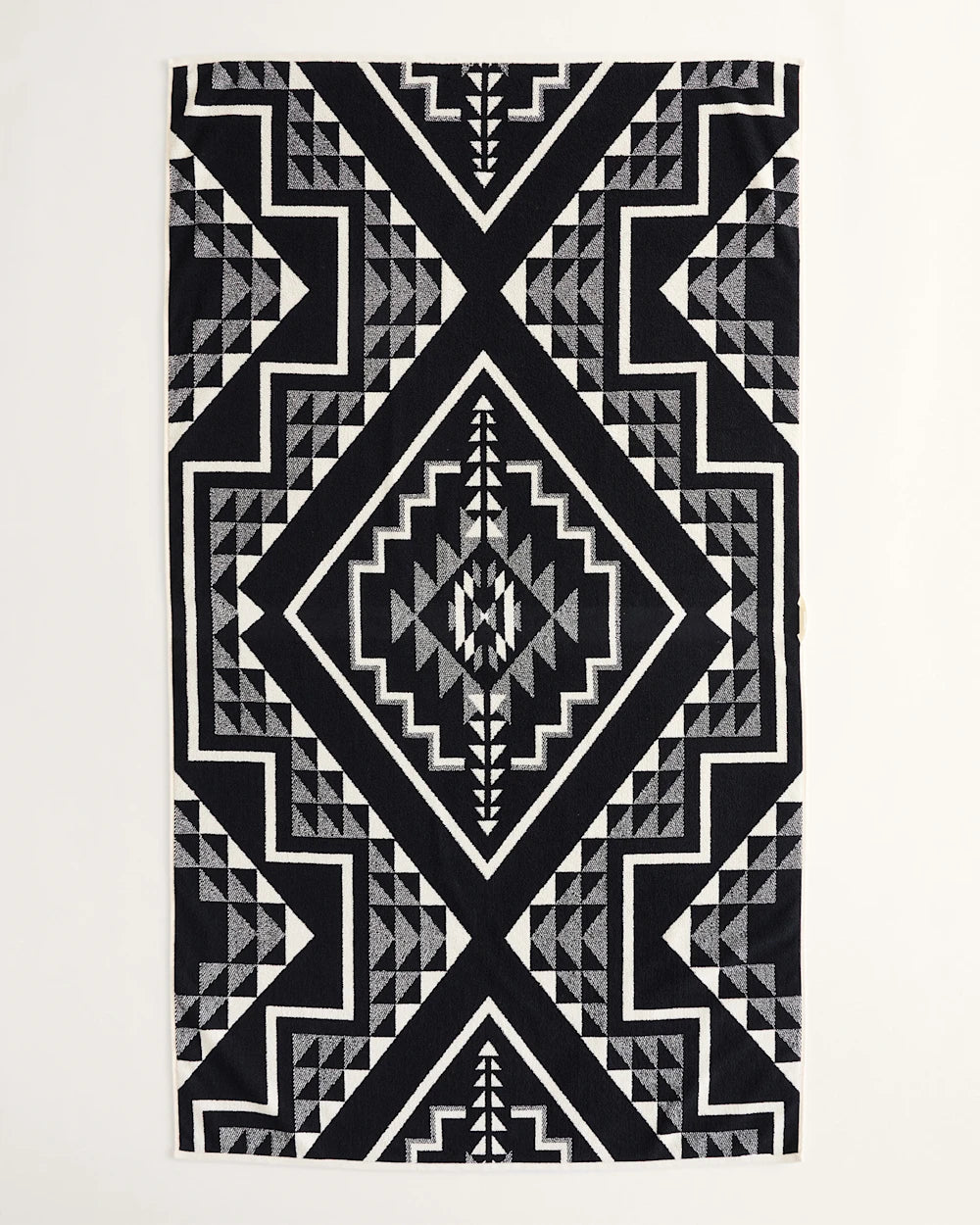OXBOW SPA TOWEL<br>BLACK/WHITE