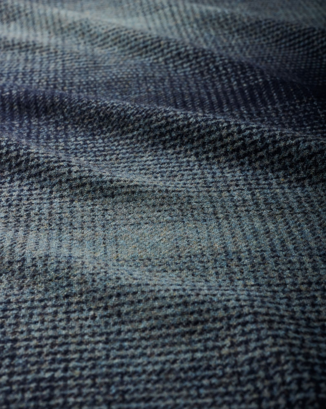 ECO-WISE WOOL OMBRE BLANKET<br>SHALE/NAVY