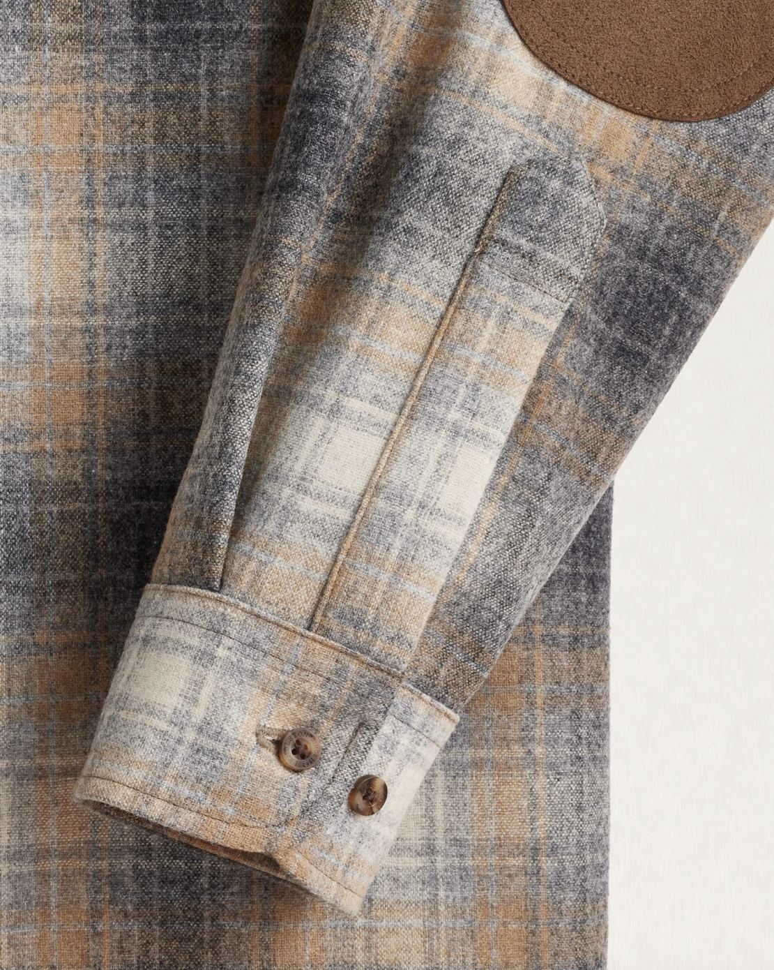 MEN'S PLAID ELBOW-PATCH TRAIL SHIRT<br>GREY/TAN MIX PLAID