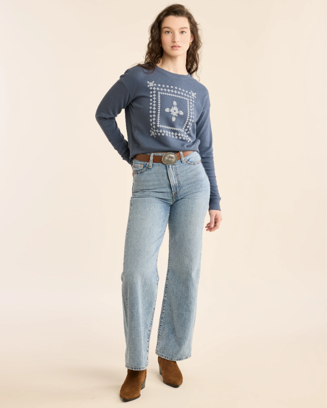WOMEN'S SQUARE GRAPHIC FRENCH TERRY CREWNECK<br>VINTAGE INDIGO