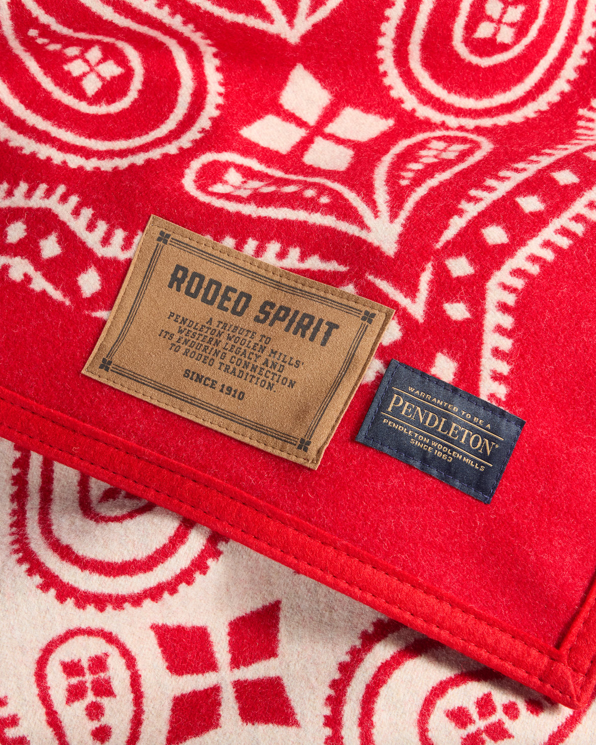 JACQUARD UNNAPPED THROW<br>RODEO SPIRIT RED