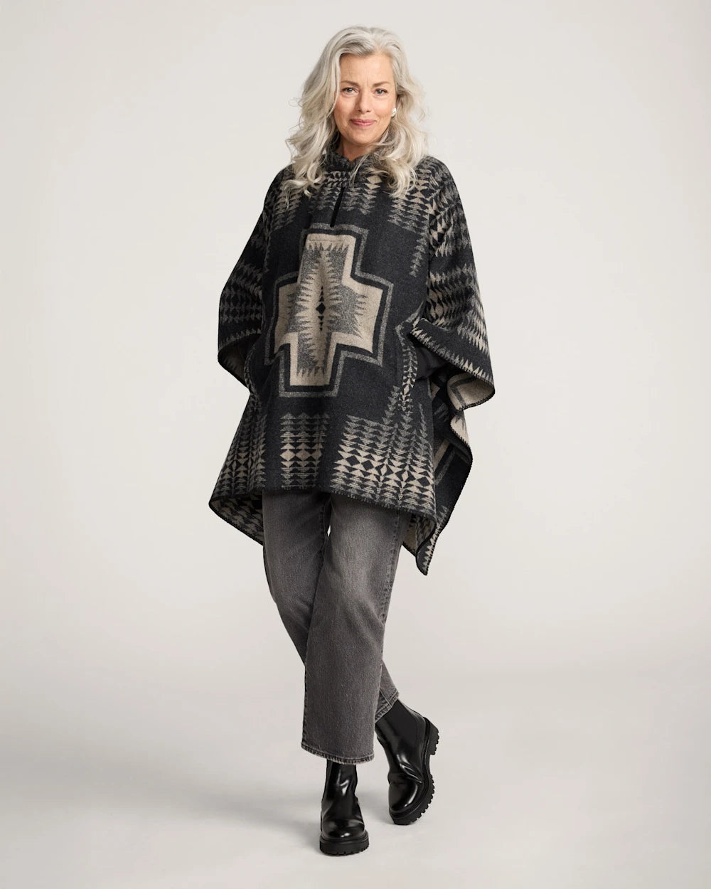 WOMEN'S HARDING WOOL PONCHO<br>BLACK/TAN