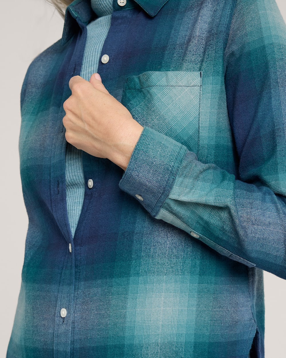 WOMEN'S PLAID COTTON FLANNEL RELAXED SHIRT<br>TEAL OMBRE