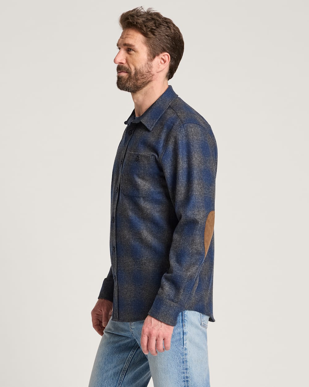 MEN'S PLAID ELBOW-PATCH TRAIL SHIRT<br>NAVY/OXFORD MIX OMBRE