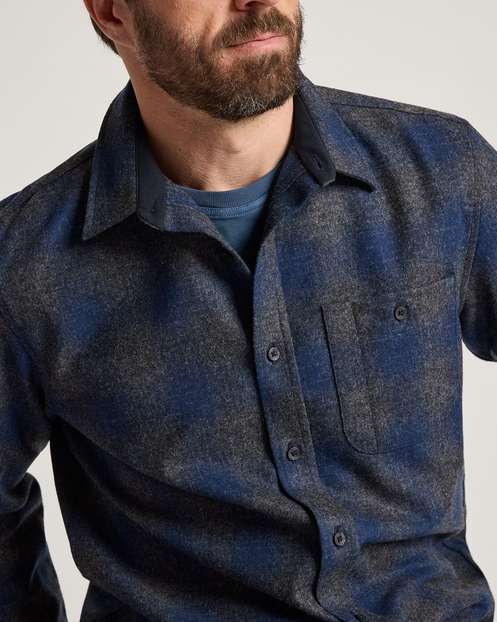 MEN'S PLAID ELBOW-PATCH TRAIL SHIRT<br>NAVY/OXFORD MIX OMBRE