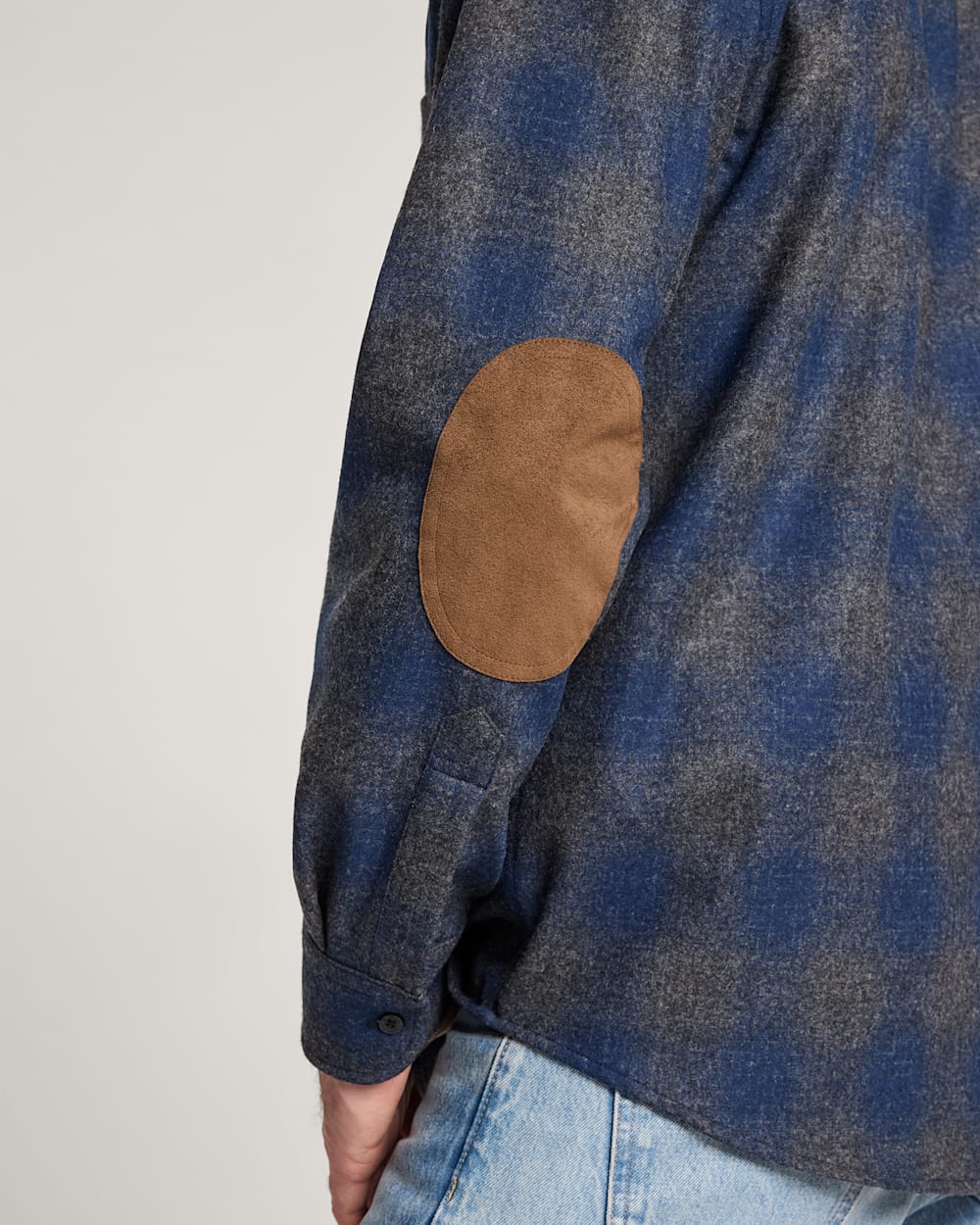 MEN'S PLAID ELBOW-PATCH TRAIL SHIRT<br>NAVY/OXFORD MIX OMBRE