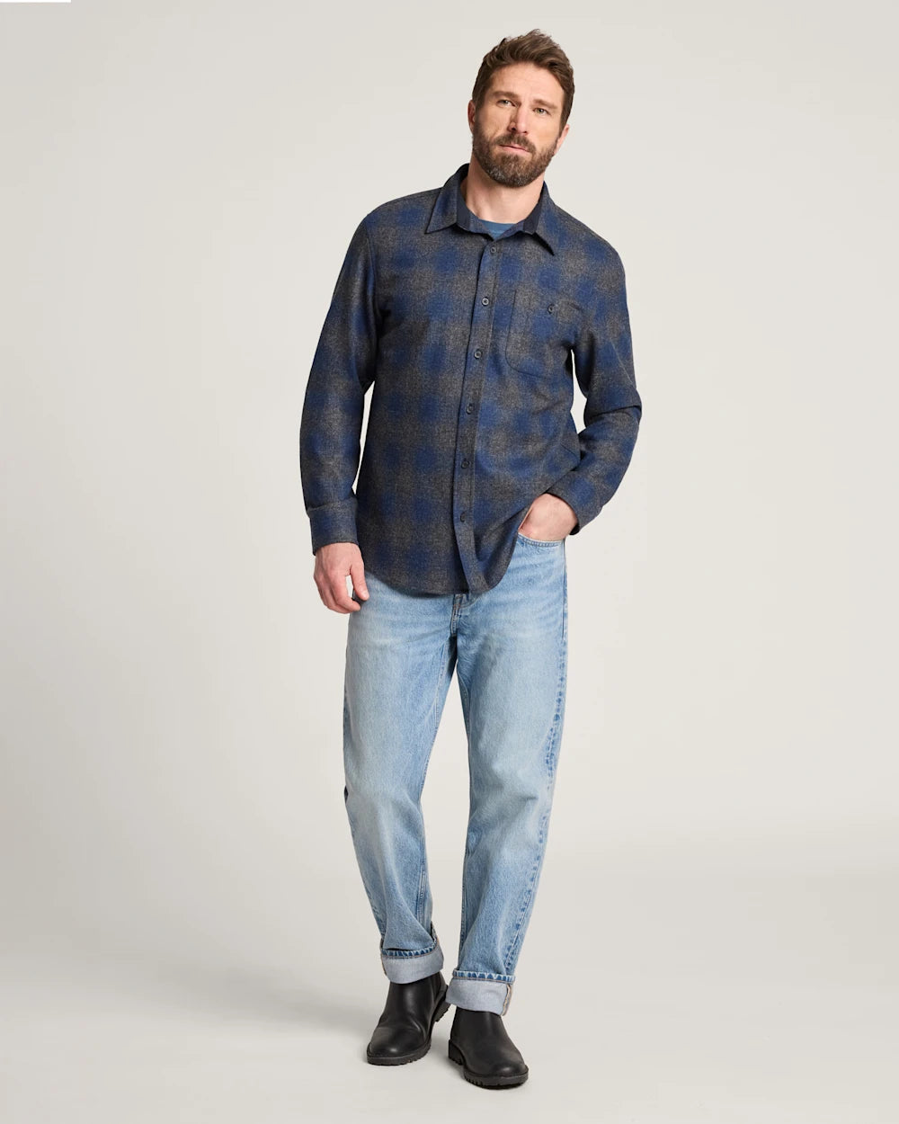 MEN'S PLAID ELBOW-PATCH TRAIL SHIRT<br>NAVY/OXFORD MIX OMBRE