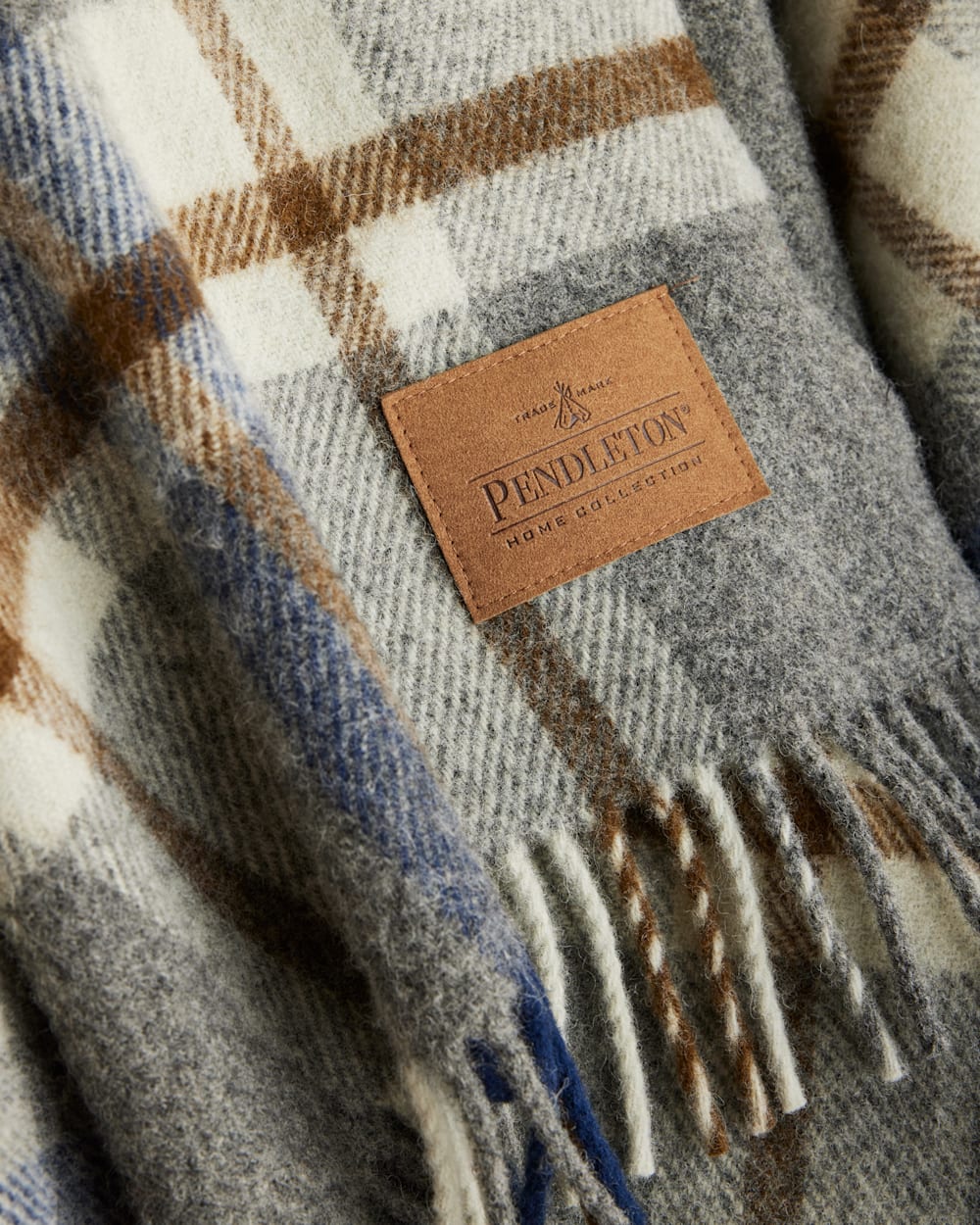 MOTOR ROBE THROW WITH LEATHER CARRIER<br>RALEIGH PLAID