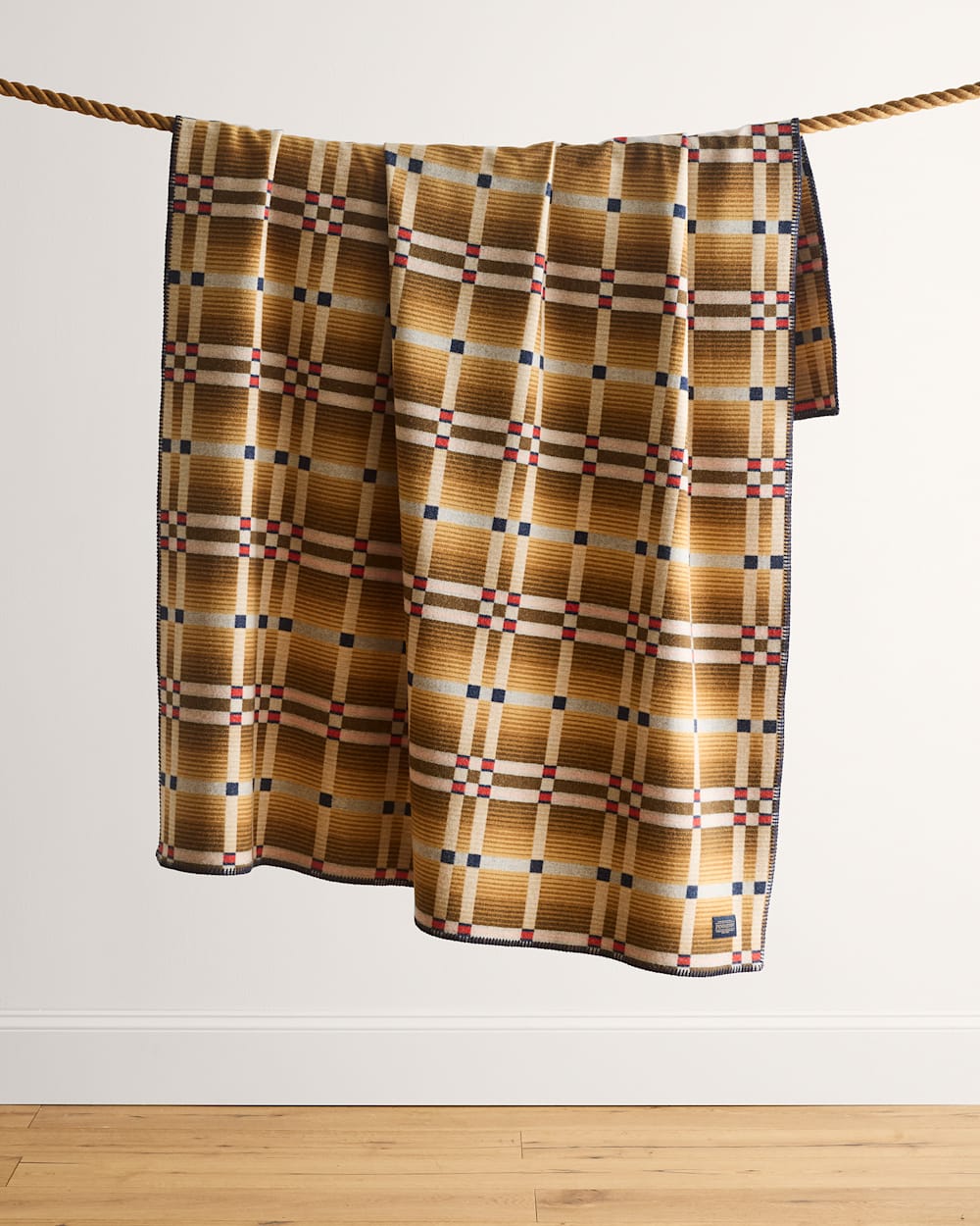 FOUR SQUARE THROW<br>SLIDE MOUNTAIN NATURAL