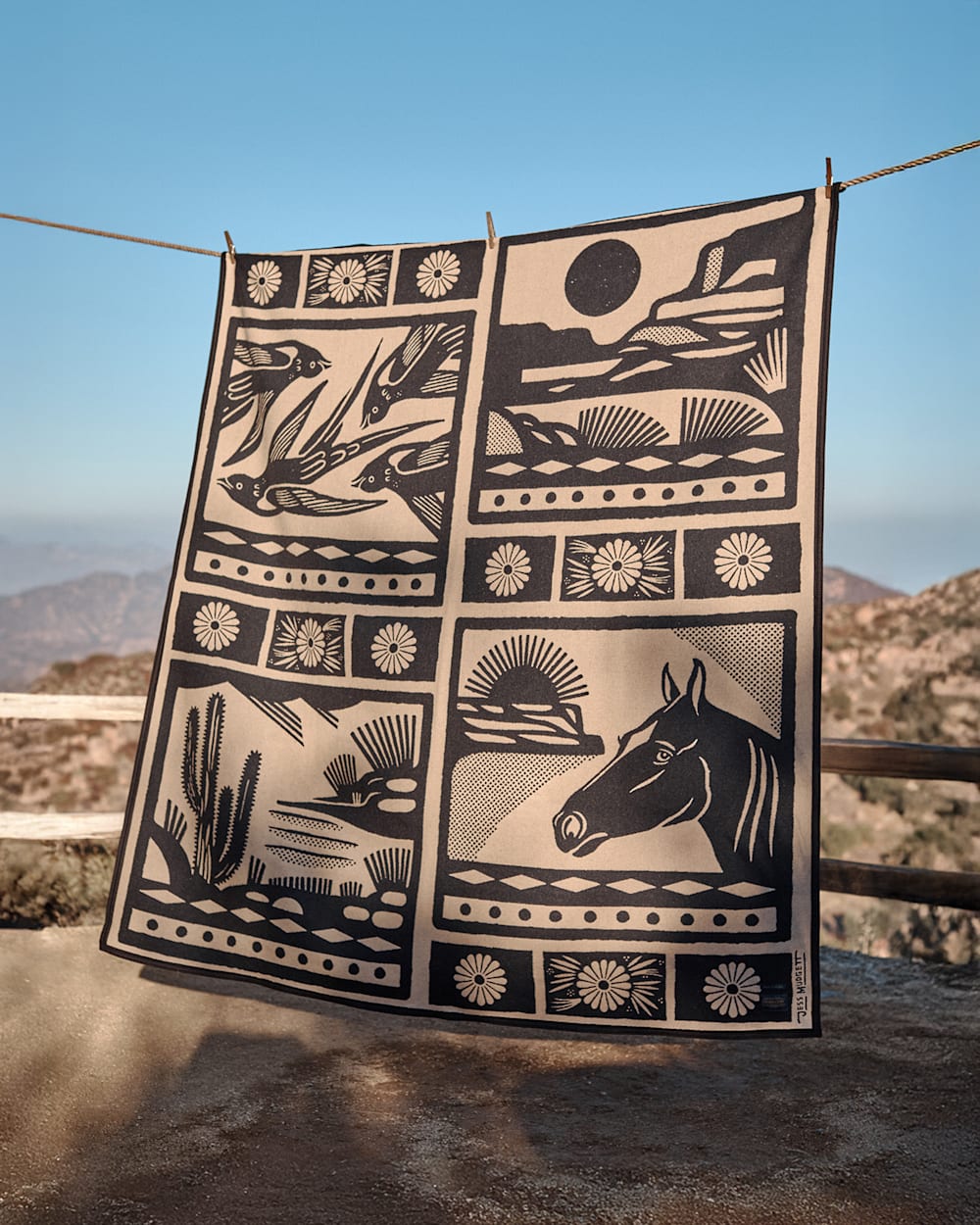SARATOGA BLANKET<br>TAN/BLACK