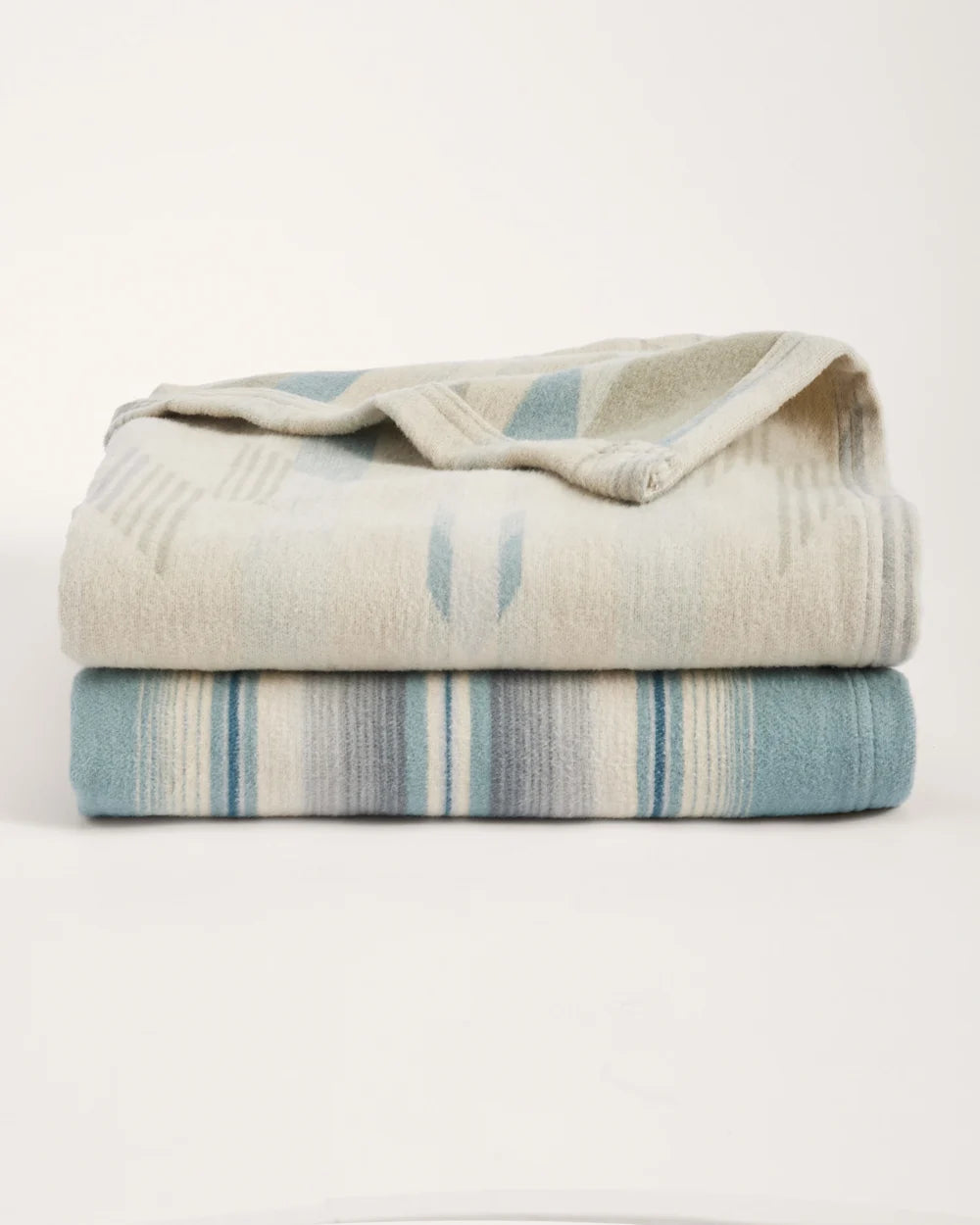 WYETH FALLS/STRIPE ORGANIC COTTON THROW GIFT PACK<br>LINEN