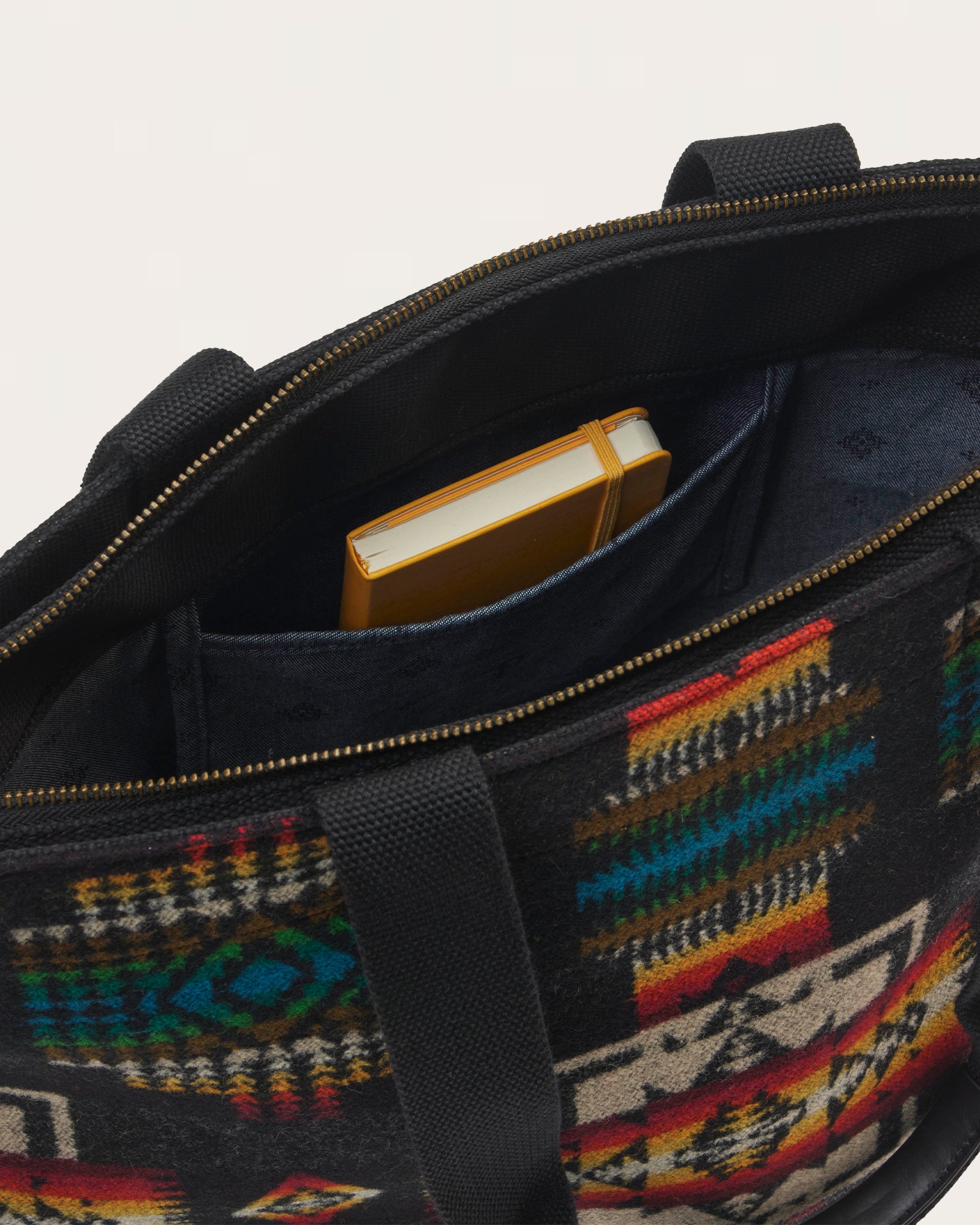 TRADITIONS CITY ZIP TOTE<br>CHIEF JOSEPH BLACK