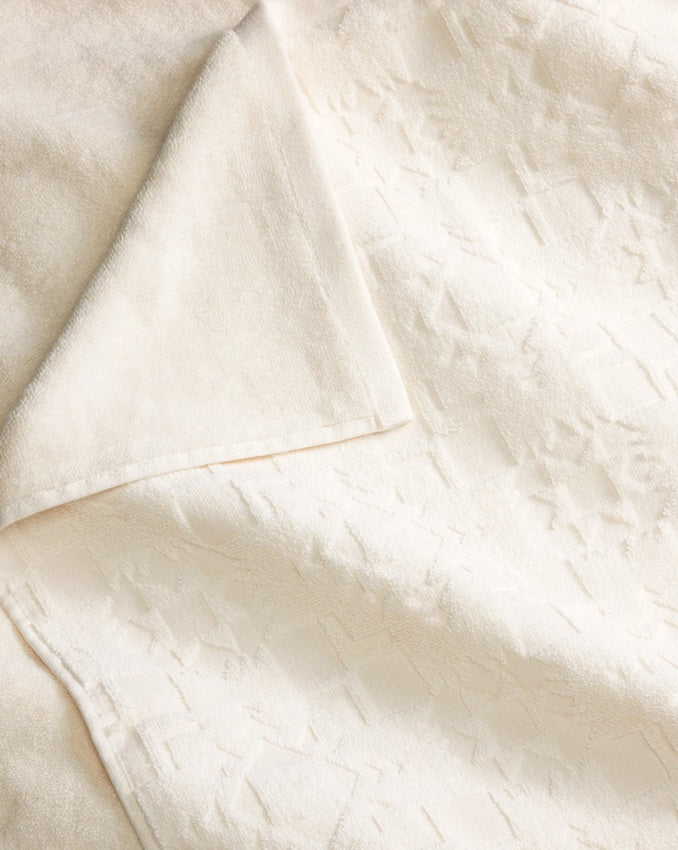 SCULPTED TOWEL 3-PIECE SET<br>IVORY