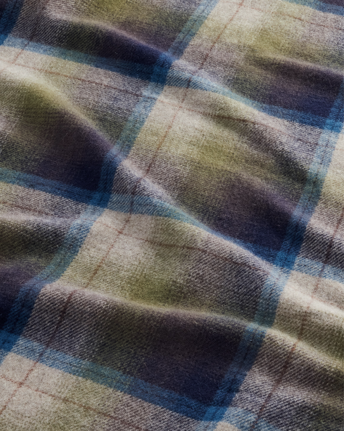 MOTOR ROBE THROW WITH LEATHER CARRIER<br>HAYSTACK PLAID