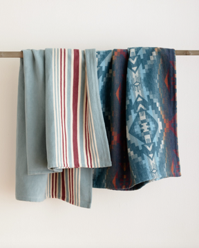 CARICO LAKE/STRIPE ORGANIC COTTON THROW GIFT PACK<br>MARINE/SHALE
