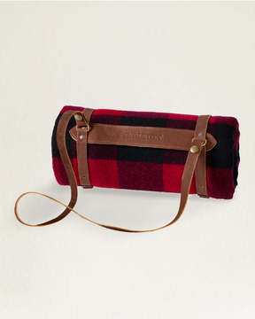 MOTOR ROBE THROW WITH LEATHER CARRIER<br>ROB ROY RED