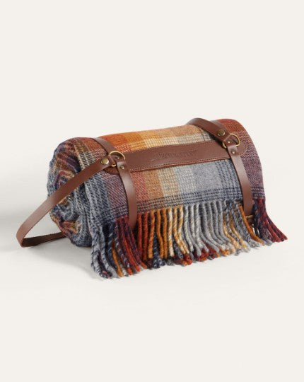 MOTOR ROBE THROW WITH LEATHER CARRIER<br>MERCED