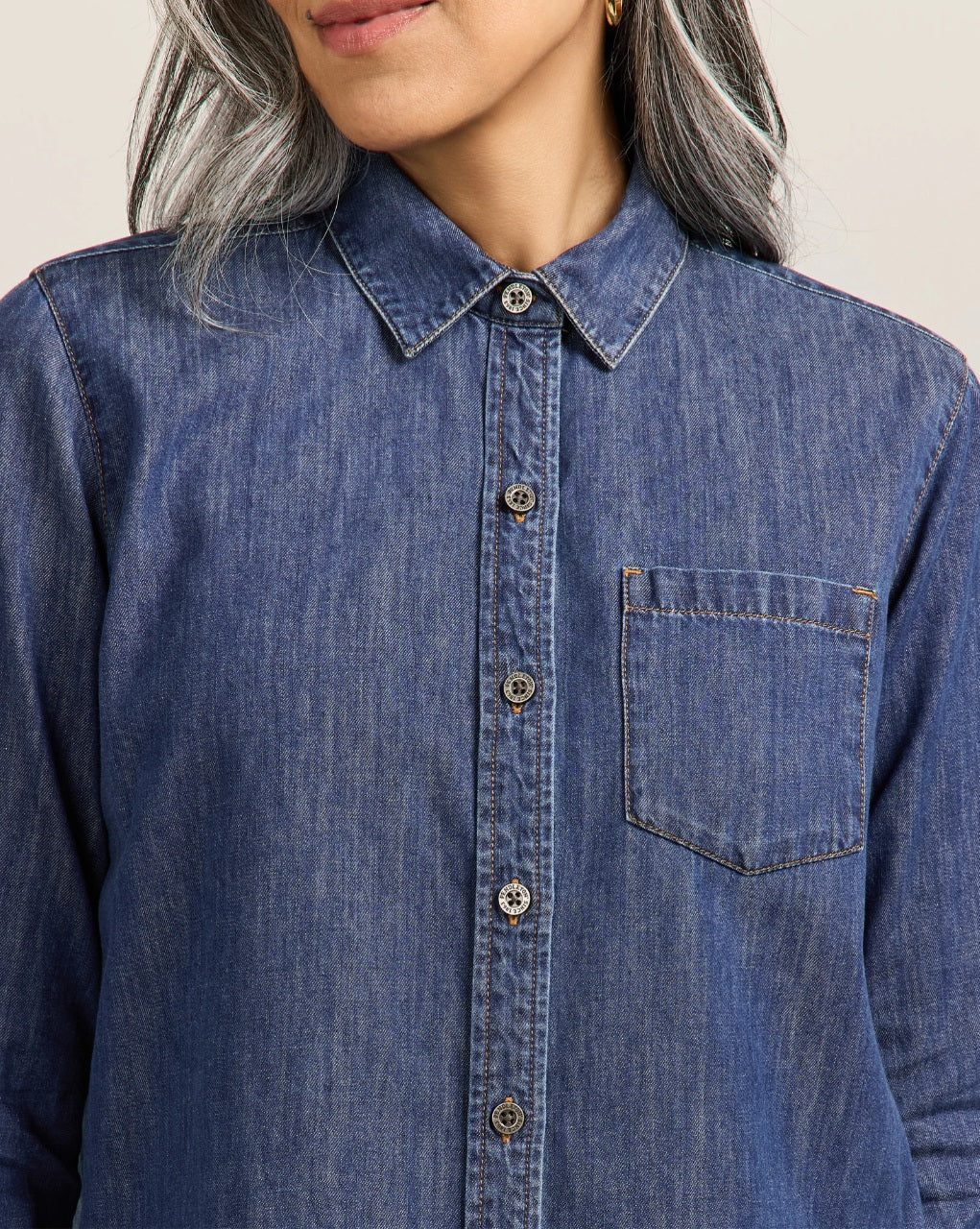 THE PERFECT ONE POCKET SHIRT<br>MEDIUM WASH